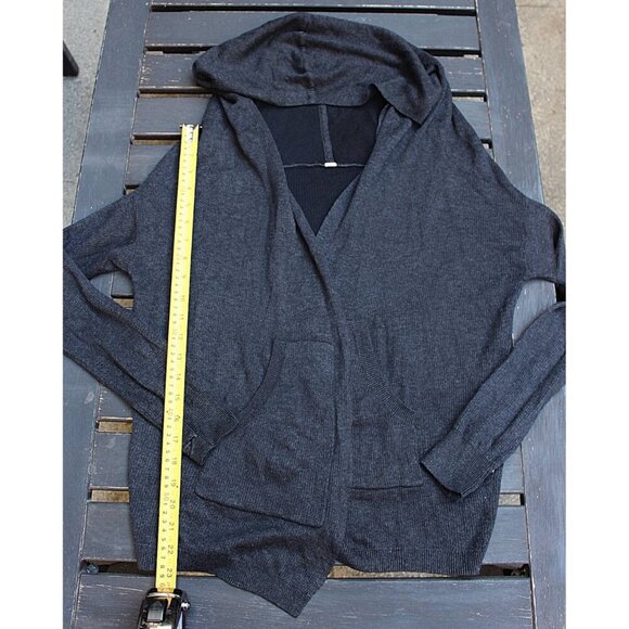 Lululemon - sz Med  -Cabin Yogi Boolux Reversible Cardigan Wrap in Black + Grey - Picture 5 of 8